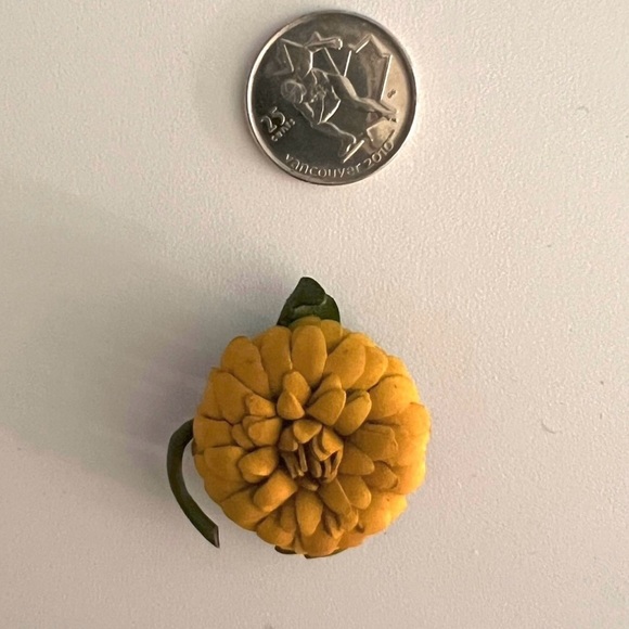 🇨🇦🎁 Vintage 1980s HandMade Leather Marigold Flower Brooch | Canadian Artisan - Picture 3 of 11